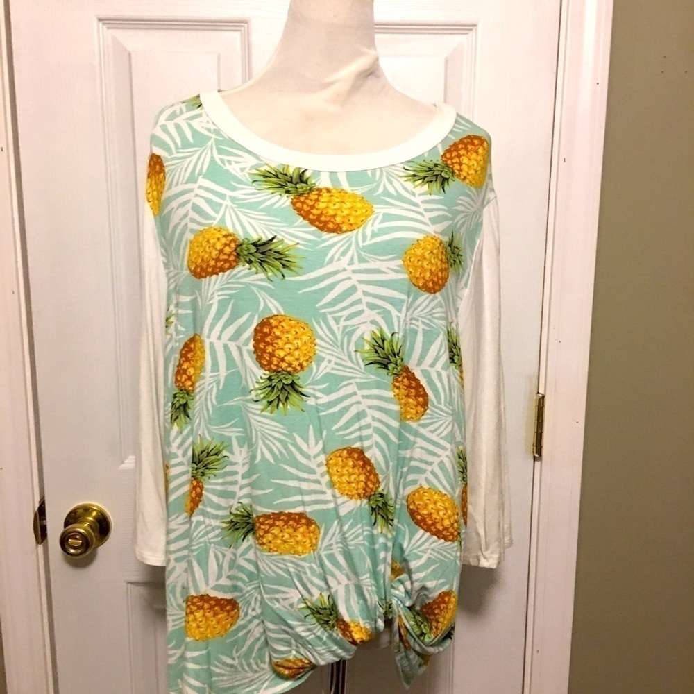 Women’s Oddy plus sz 1X novelty pineapple shirt. Long sleeve pull over.
